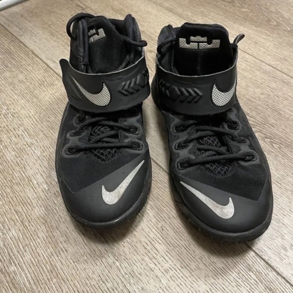 Nike Zoom LeBron Soldier 8 Black Sneakers Shoes 4,5y